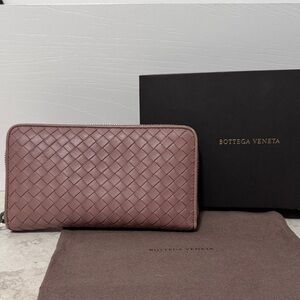 Bottega Veneta Intrecciato Leather zippy wallet in Mauve Full Inclusion